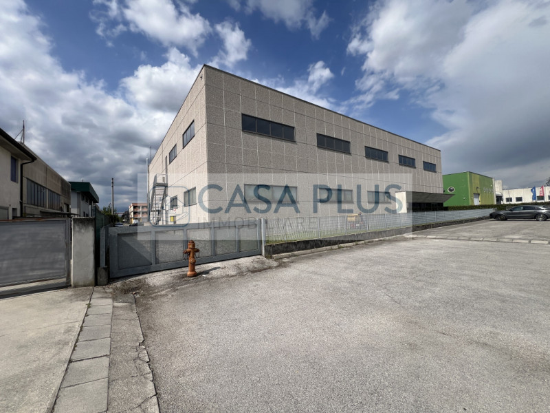 NOSTRA ESCLUSIVA - 
Capannone Artigianale-Commerciale di 2.700 mq – Ottima Viabilità e Funzionali...