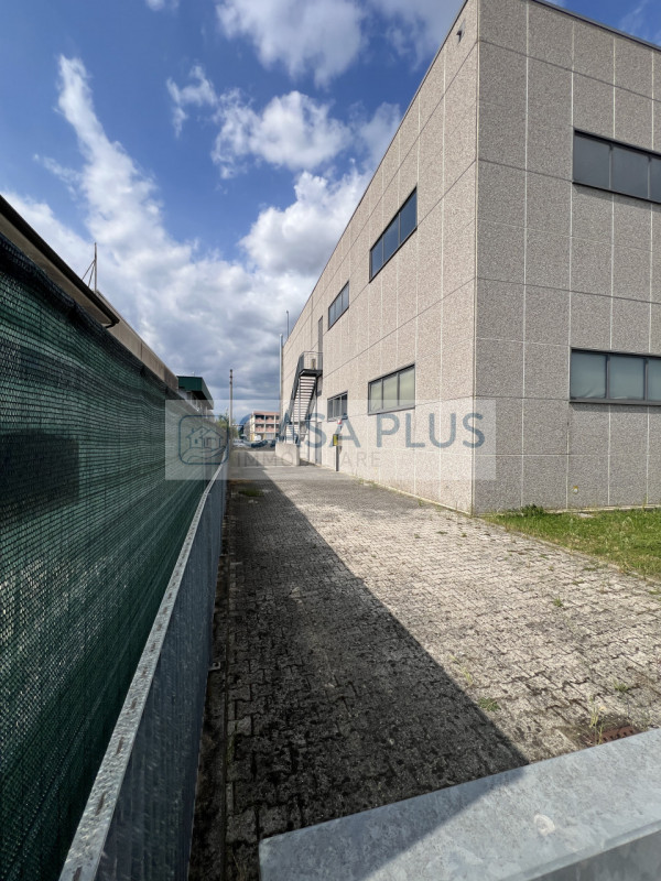 NOSTRA ESCLUSIVA - 
Capannone Artigianale-Commerciale di 2.700 mq – Ottima Viabilità e Funzionali...