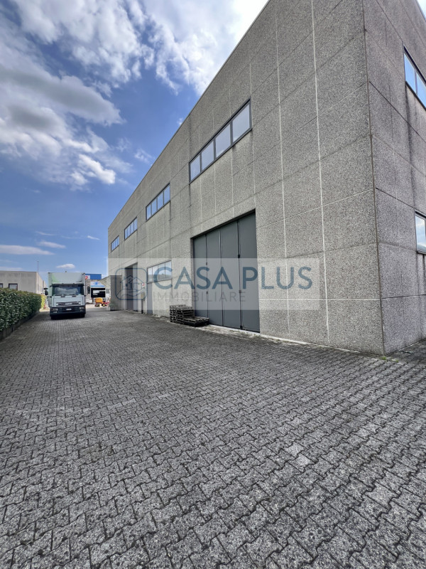 NOSTRA ESCLUSIVA - 
Capannone Artigianale-Commerciale di 2.700 mq – Ottima Viabilità e Funzionali...