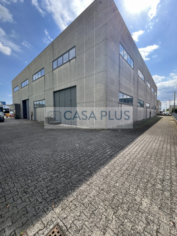 NOSTRA ESCLUSIVA - 
Capannone Artigianale-Commerciale di 2.700 mq – Ottima Viabilità e Funzionali...