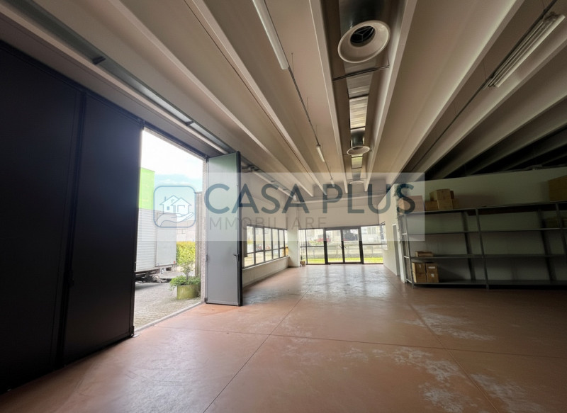 NOSTRA ESCLUSIVA - 
Capannone Artigianale-Commerciale di 2.700 mq – Ottima Viabilità e Funzionali...