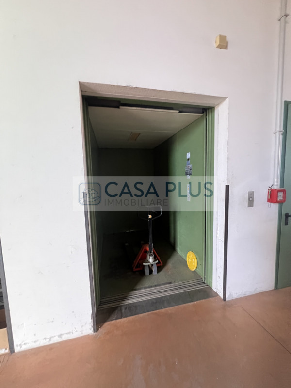 NOSTRA ESCLUSIVA - 
Capannone Artigianale-Commerciale di 2.700 mq – Ottima Viabilità e Funzionali...