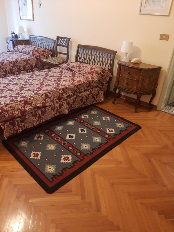 Vicinanze Piazza Capitaniato proponiamo prestigioso appartamento di mq.250 al secondo piano su tr...