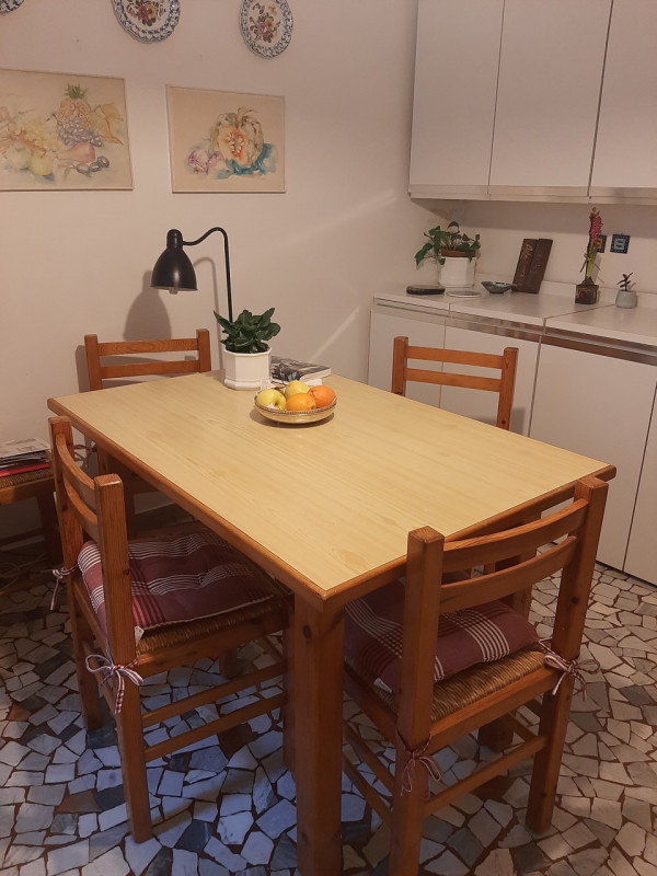 Vicinanze Piazza Capitaniato proponiamo prestigioso appartamento di mq.250 al secondo piano su tr...