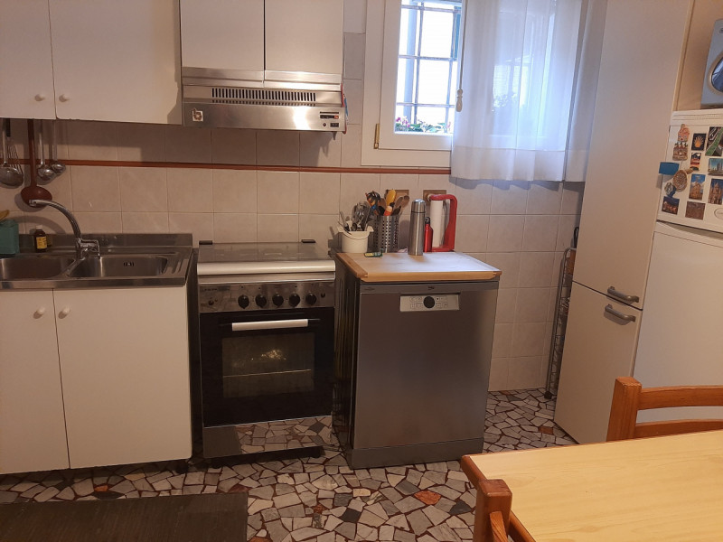 Vicinanze Piazza Capitaniato proponiamo prestigioso appartamento di mq.250 al secondo piano su tr...