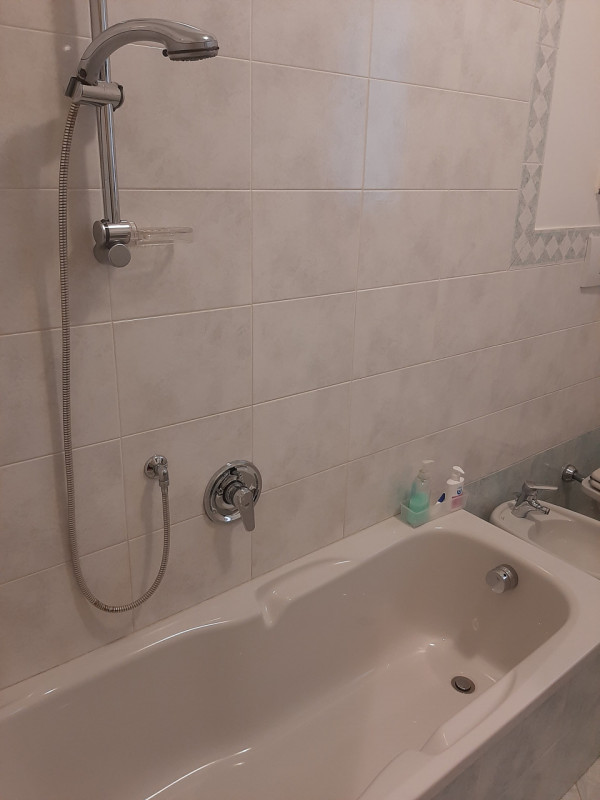 Vicinanze Piazza Capitaniato proponiamo prestigioso appartamento di mq.250 al secondo piano su tr...