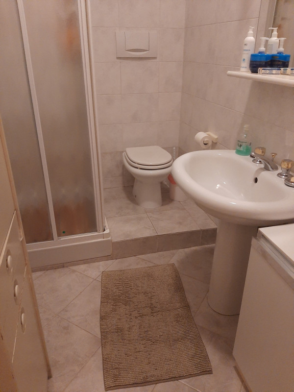 Vicinanze Piazza Capitaniato proponiamo prestigioso appartamento di mq.250 al secondo piano su tr...