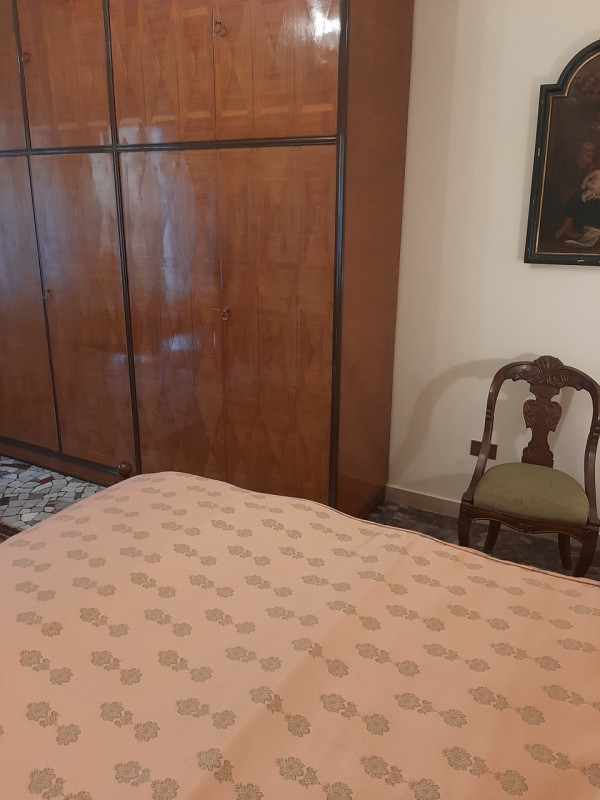 Vicinanze Piazza Capitaniato proponiamo prestigioso appartamento di mq.250 al secondo piano su tr...