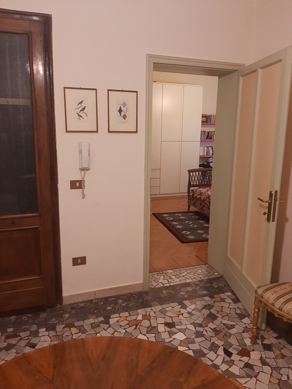 Vicinanze Piazza Capitaniato proponiamo prestigioso appartamento di mq.250 al secondo piano su tr...