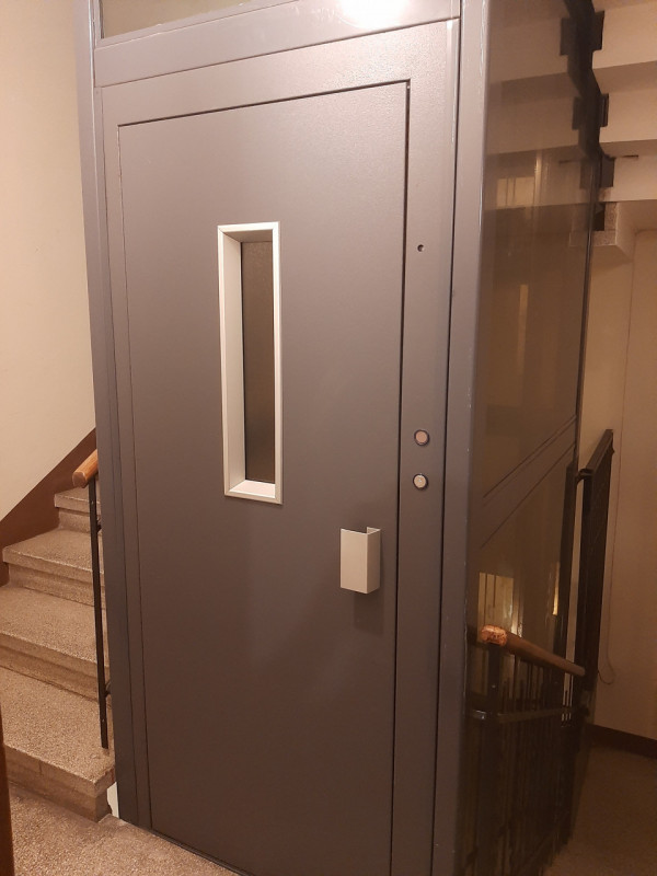 Vicinanze Piazza Capitaniato proponiamo prestigioso appartamento di mq.250 al secondo piano su tr...