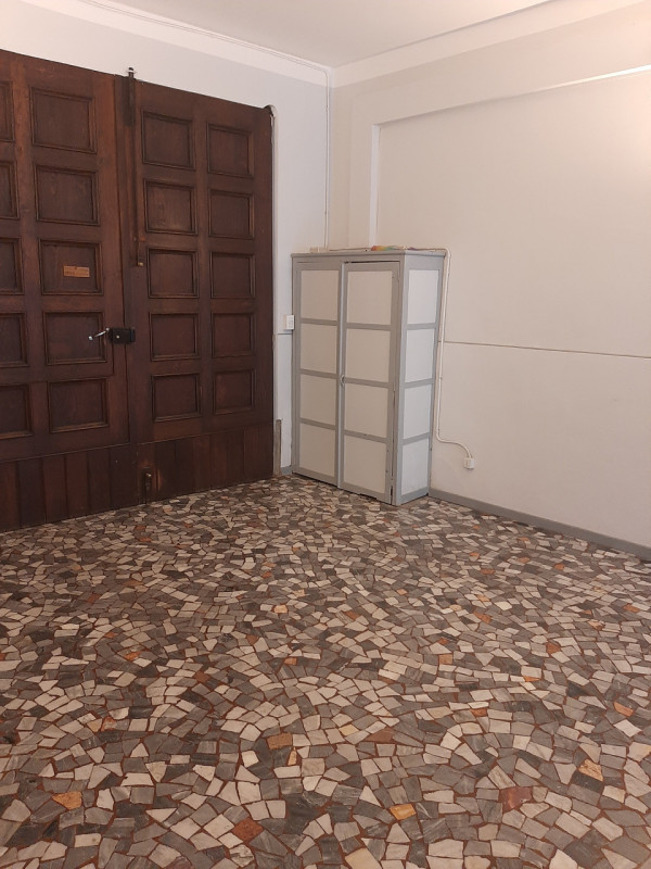 Vicinanze Piazza Capitaniato proponiamo prestigioso appartamento di mq.250 al secondo piano su tr...