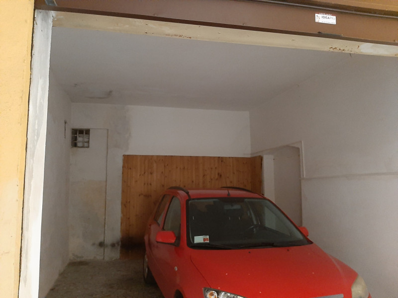 Vicinanze Piazza Capitaniato proponiamo prestigioso appartamento di mq.250 al secondo piano su tr...