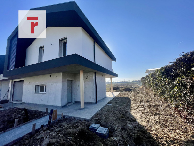 Albignasego nuova porzione di bifamiliare con giardino di 360 mq disposto su tre livelli: un vero...