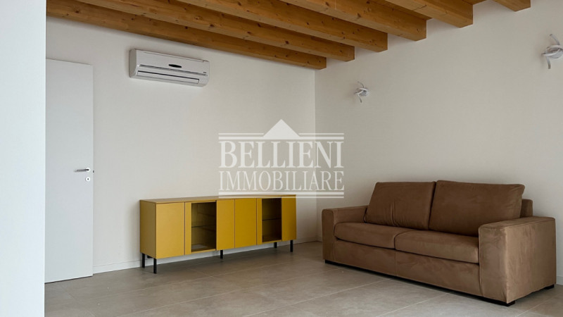 ARACELI: in posizione a pochi passi dal centro storico, proponiamo in locazione un moderno immobi...