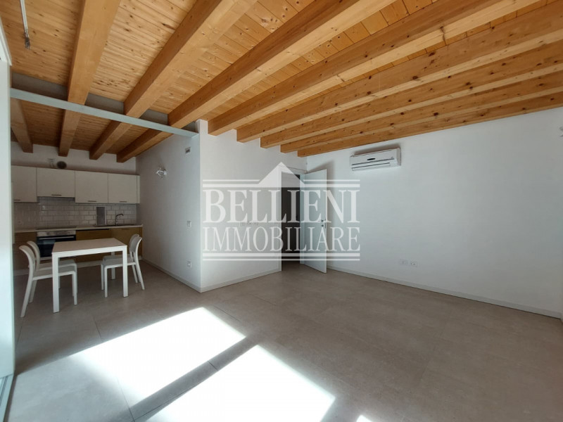 ARACELI: in posizione a pochi passi dal centro storico, proponiamo in locazione un moderno immobi...