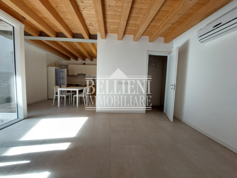 ARACELI: in posizione a pochi passi dal centro storico, proponiamo in locazione un moderno immobi...