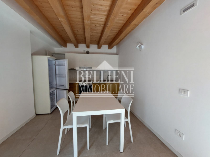 ARACELI: in posizione a pochi passi dal centro storico, proponiamo in locazione un moderno immobi...