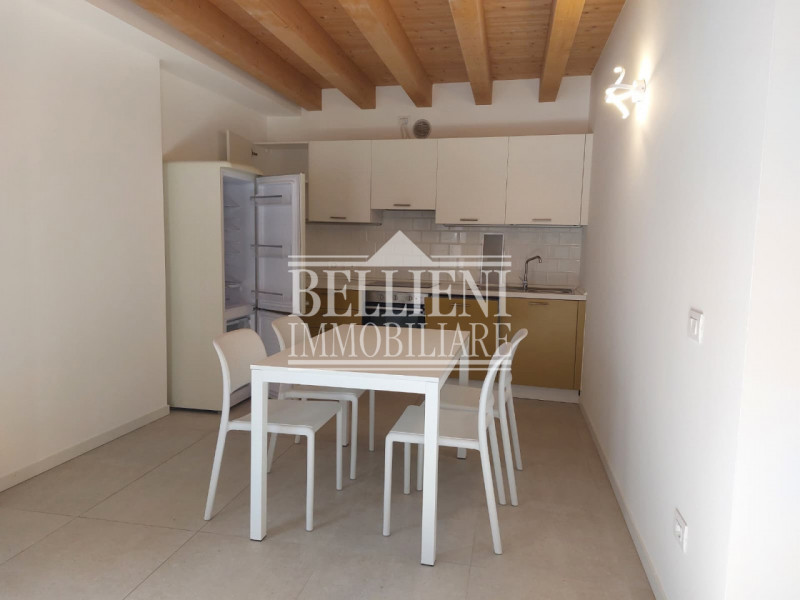 ARACELI: in posizione a pochi passi dal centro storico, proponiamo in locazione un moderno immobi...