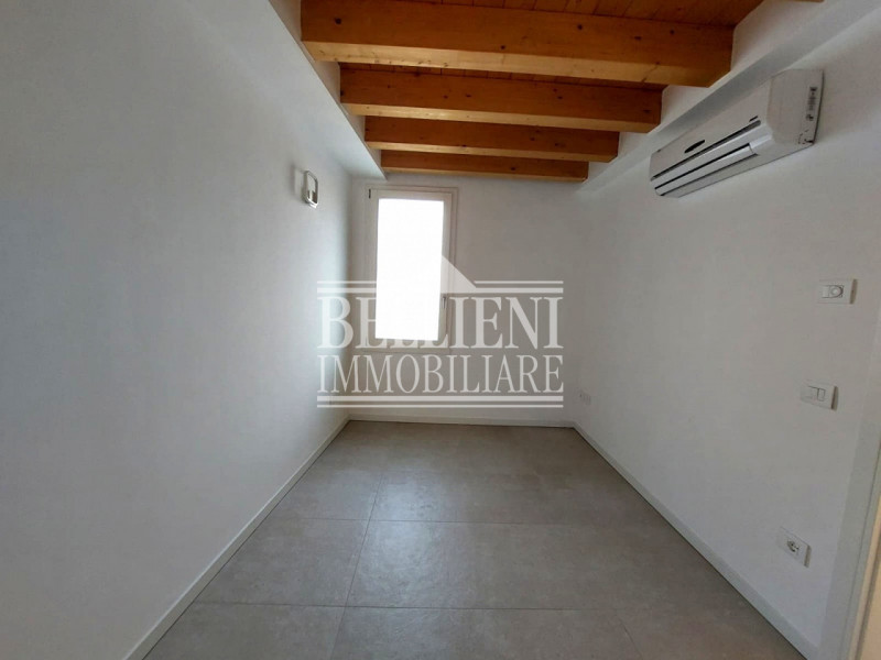 ARACELI: in posizione a pochi passi dal centro storico, proponiamo in locazione un moderno immobi...