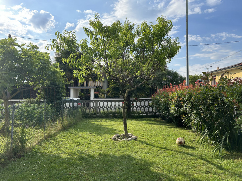 GRISIGNANO DI ZOCCO: In una delle zone più tranquille e ricercate del comune, proponiamo in vendi...