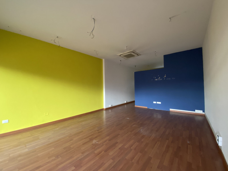 ABANO TERME Proponiamo in vendita un locale commerciale a due passi dal centro, ideale sia per at...