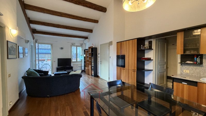 Sara Immobiliare è lieta di presentare un luminoso appartamento trilocale in affitto, situato nel...