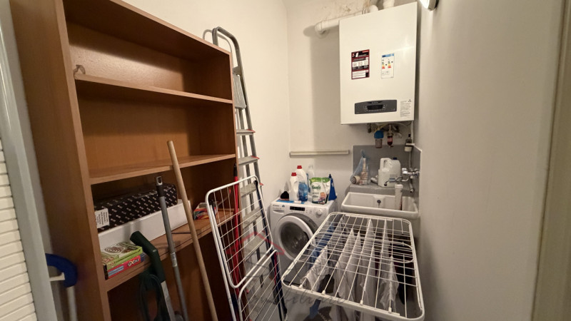 Sara Immobiliare è lieta di presentare un luminoso appartamento trilocale in affitto, situato nel...