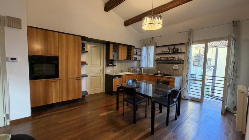 Sara Immobiliare è lieta di presentare un luminoso appartamento trilocale in affitto, situato nel...