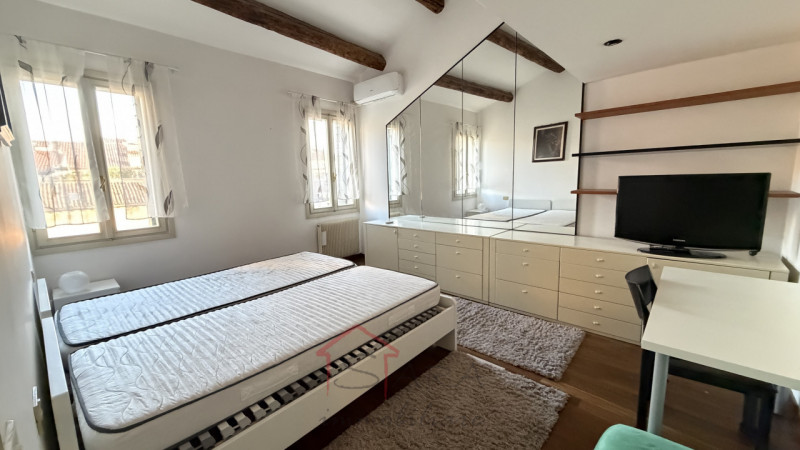 Sara Immobiliare è lieta di presentare un luminoso appartamento trilocale in affitto, situato nel...