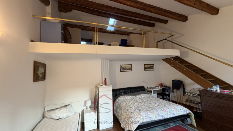 Sara Immobiliare è lieta di presentare un luminoso appartamento trilocale in affitto, situato nel...