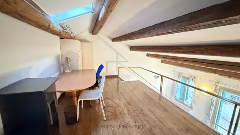 Sara Immobiliare è lieta di presentare un luminoso appartamento trilocale in affitto, situato nel...