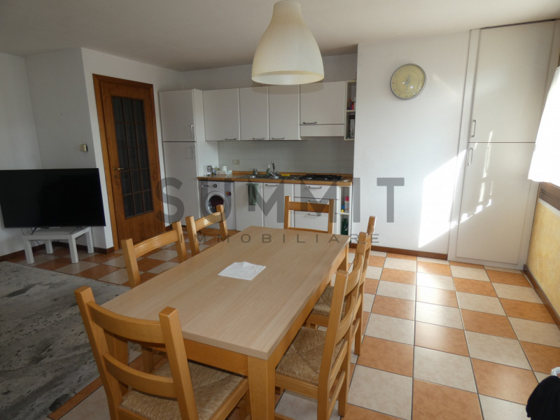 SCHIO: MINIAPPARTAMENTO, ampio e luminoso, completamente arredato, sito al piano secondo di una p...