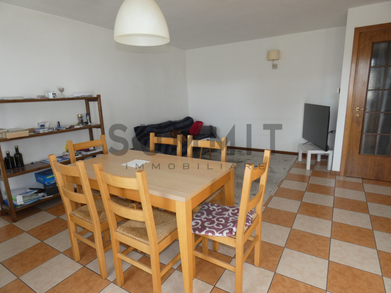 SCHIO: MINIAPPARTAMENTO, ampio e luminoso, completamente arredato, sito al piano secondo di una p...