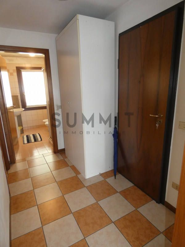 SCHIO: MINIAPPARTAMENTO, ampio e luminoso, completamente arredato, sito al piano secondo di una p...