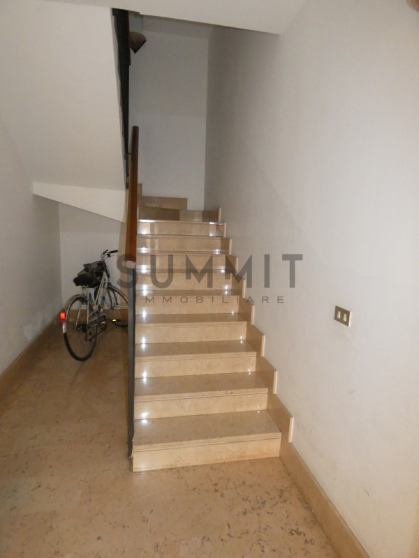 SCHIO: MINIAPPARTAMENTO, ampio e luminoso, completamente arredato, sito al piano secondo di una p...