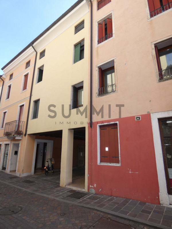 SCHIO: MINIAPPARTAMENTO, ampio e luminoso, completamente arredato, sito al piano secondo di una p...