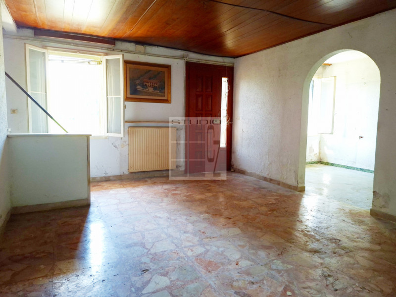 Nel  centro di Piombino Dese, proponiamo in vendita una casa singola dalle generose dimensioni (c...