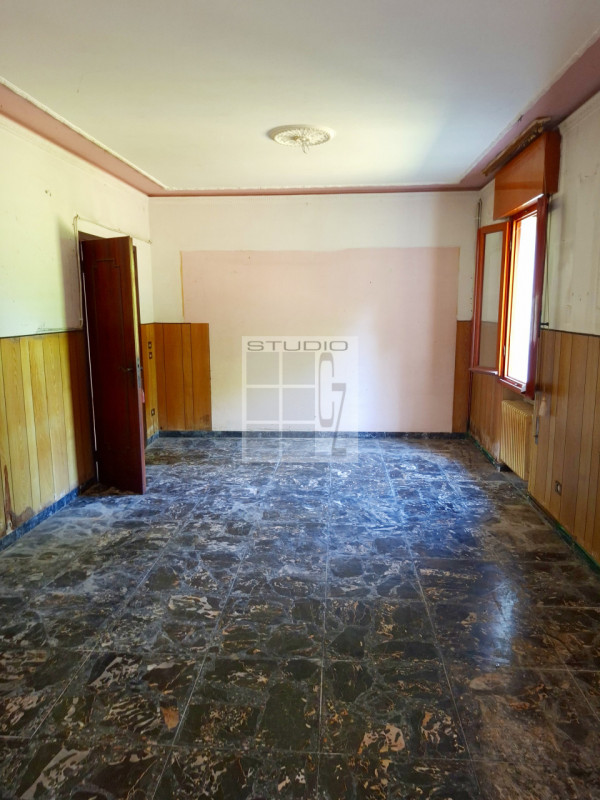 Nel  centro di Piombino Dese, proponiamo in vendita una casa singola dalle generose dimensioni (c...