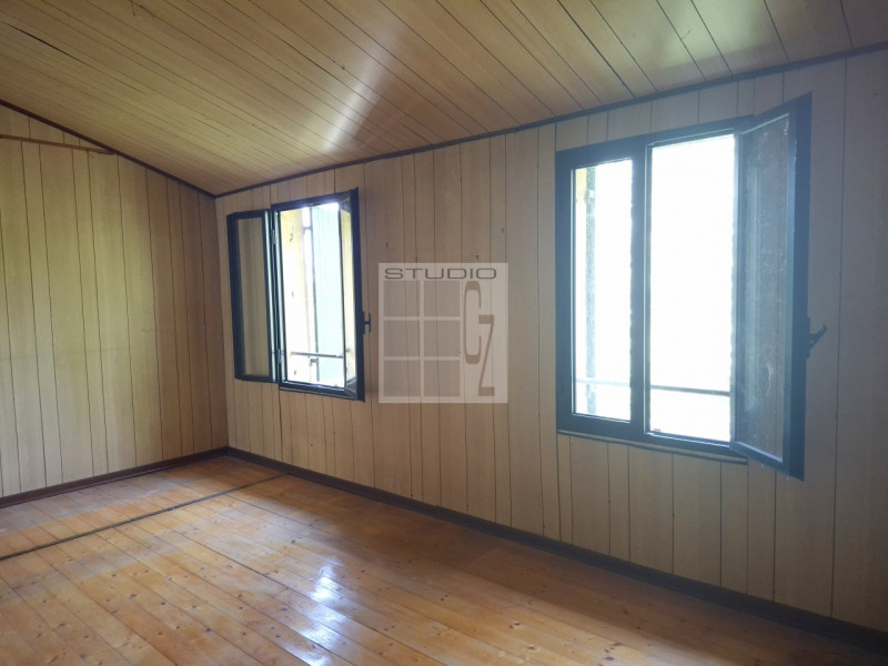 Nel  centro di Piombino Dese, proponiamo in vendita una casa singola dalle generose dimensioni (c...