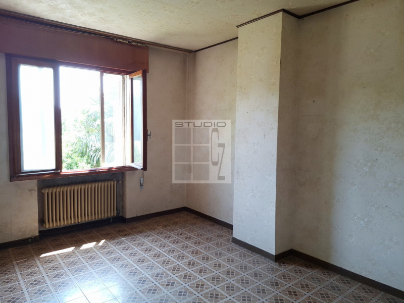 Nel  centro di Piombino Dese, proponiamo in vendita una casa singola dalle generose dimensioni (c...