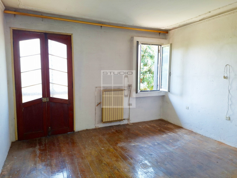 Nel  centro di Piombino Dese, proponiamo in vendita una casa singola dalle generose dimensioni (c...
