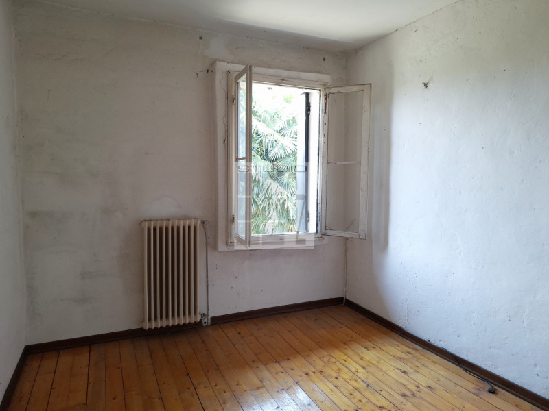 Nel  centro di Piombino Dese, proponiamo in vendita una casa singola dalle generose dimensioni (c...