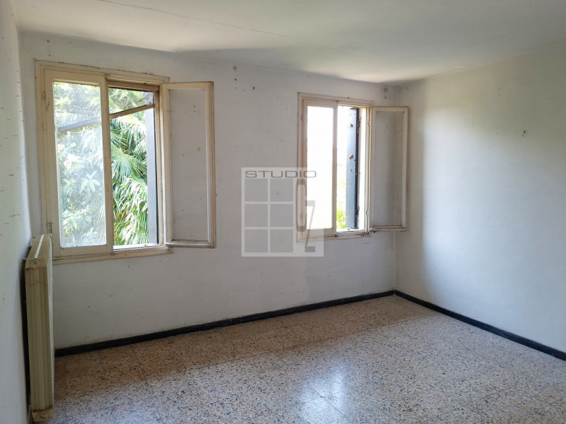 Nel  centro di Piombino Dese, proponiamo in vendita una casa singola dalle generose dimensioni (c...