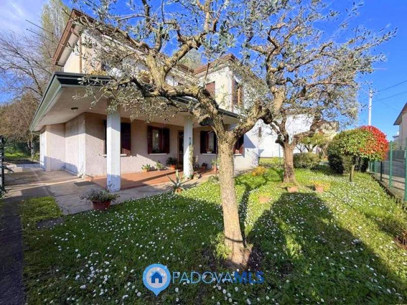 Immobile in esclusiva al Gruppo Padova MLS

Albignasego, in località Carpanedo, proponiamo una ca...