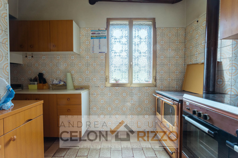 Situata nella tranquilla località di San Siro a Bagnoli di Sopra, in Via Fratelli Bandiera, quest...