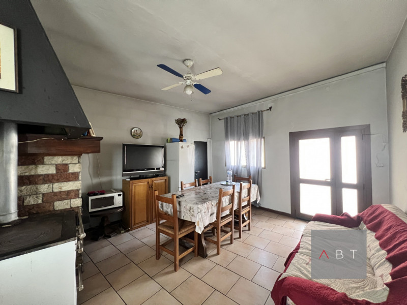 Casa singola composta di: ingresso, soggiorno, cucina, cantina, quattro camere, centrale termica,...