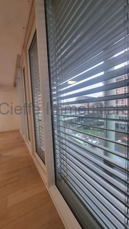 Scopri questo bellissimo appartamento quadrilocale situato al 4° piano con ascensore, in una dell...