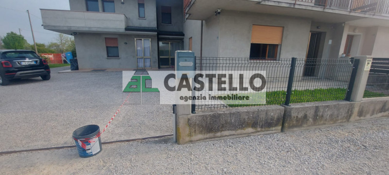 Campodarsego zona Bosco del Vescovo proponiamo in esclusiva porzione centrale di trifamiliare, li...