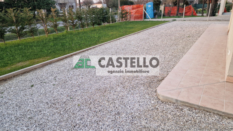 Campodarsego zona Bosco del Vescovo proponiamo in esclusiva 2 porzioni di trifamiliare, con acces...