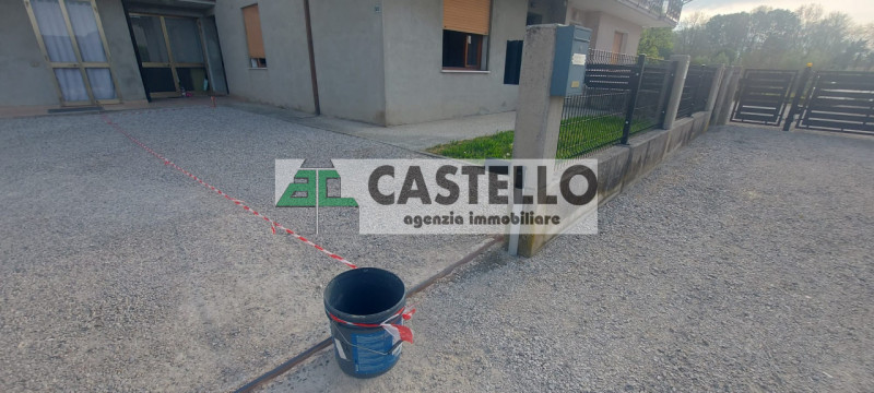 Campodarsego zona Bosco del Vescovo proponiamo in esclusiva porzione centrale di trifamiliare, li...